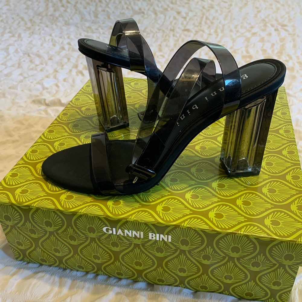 New Gianni Bini Vinyl Ankle Strap Strappy Sandals